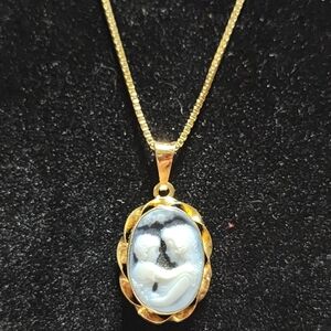 Vintage 18k Blue Agate Mother & Child Cameo Necklace